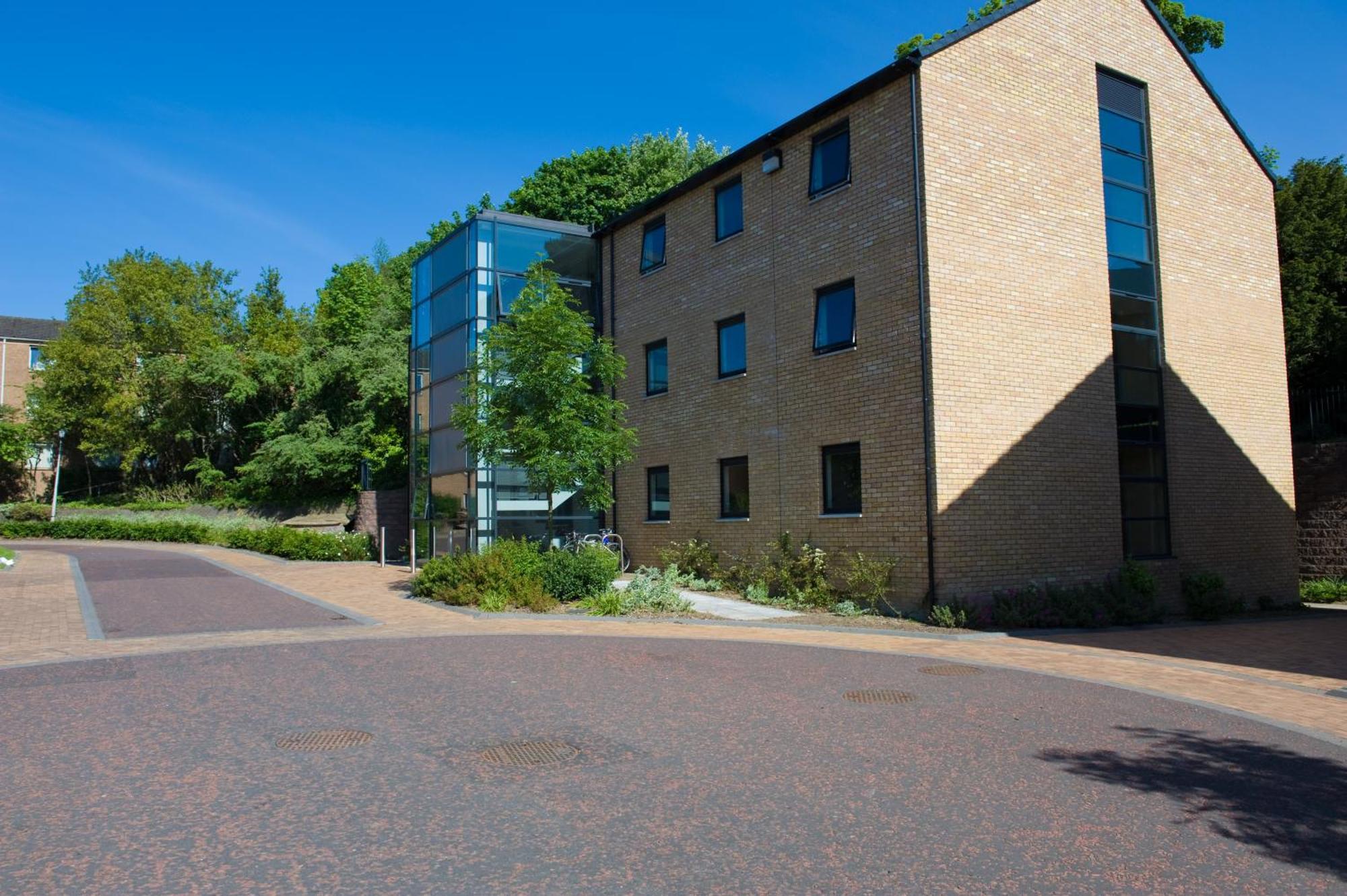 Queens'S University Elms Bt9 Belfast Exterior photo